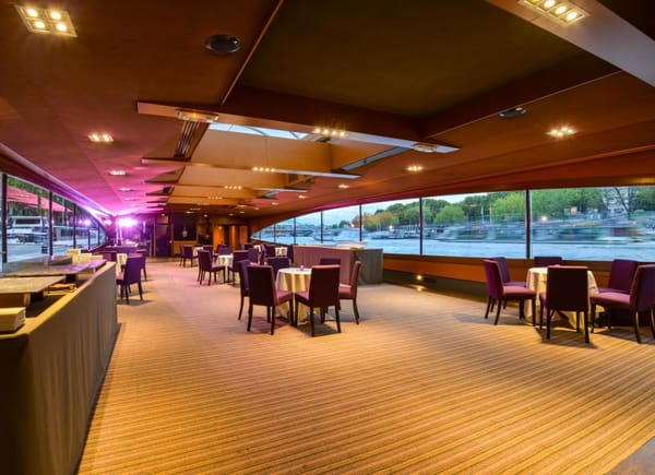 Le Paris Seine, Bateau Naviguant, France
